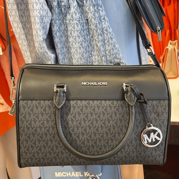 Michael Kors med Duffle Travel - Leather/Coated
35S2STFU2B
BLACK - Picture 2 of 16